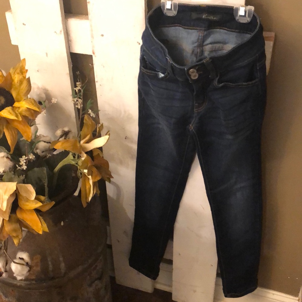 KanCan jeans size 0 or 23 skinny jeans